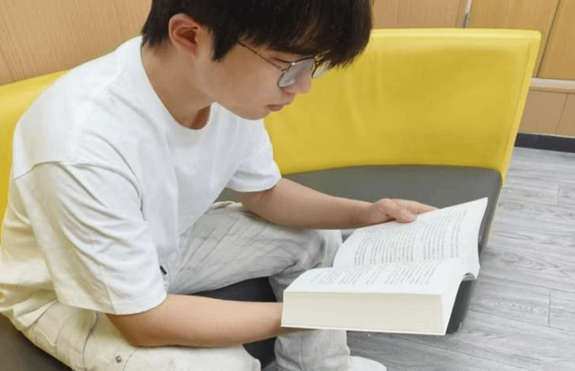 书香浸润青春 阅读点亮未来